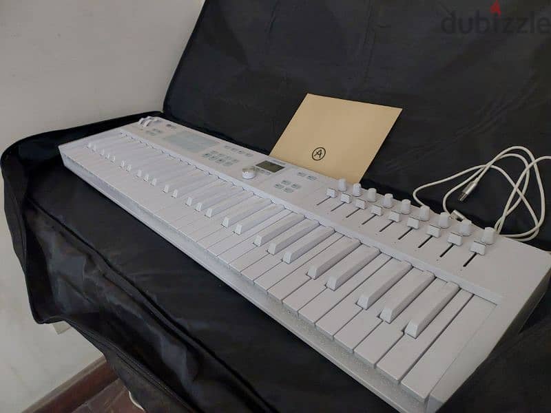 Arturia KeyLab Essential mk3 61-key Keyboard Controller – Alpine White 2