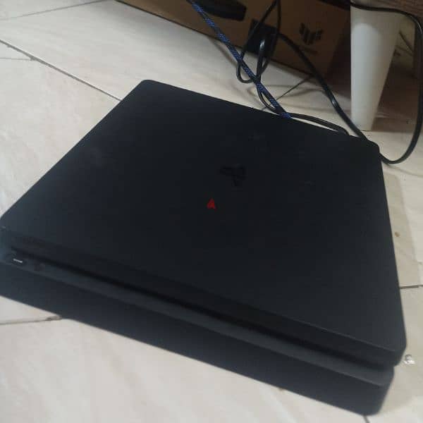 PS 4 slim 1