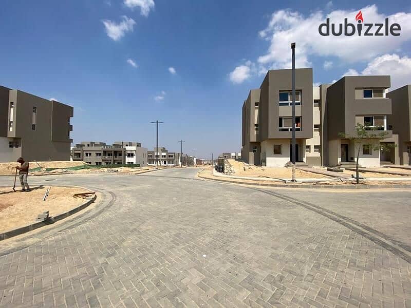 Receive immediately a twin house of 395 sqm in ETAPA Compound, Sheikh Zayed, with installments over 10 years. 15