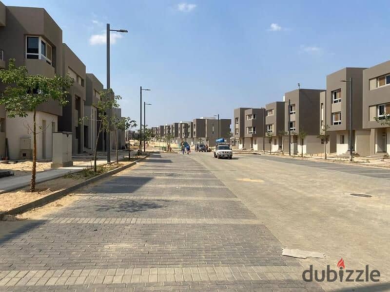 Receive immediately a twin house of 395 sqm in ETAPA Compound, Sheikh Zayed, with installments over 10 years. 23