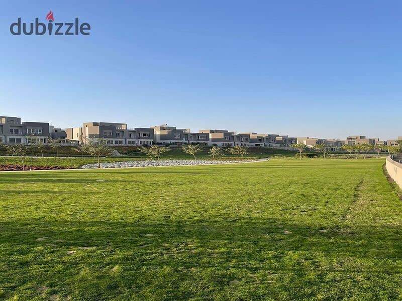 Receive immediately a twin house of 395 sqm in ETAPA Compound, Sheikh Zayed, with installments over 10 years. 31