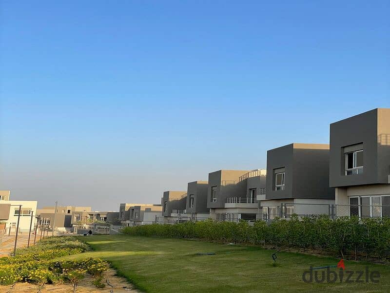 Receive immediately a twin house of 395 sqm in ETAPA Compound, Sheikh Zayed, with installments over 10 years. 43