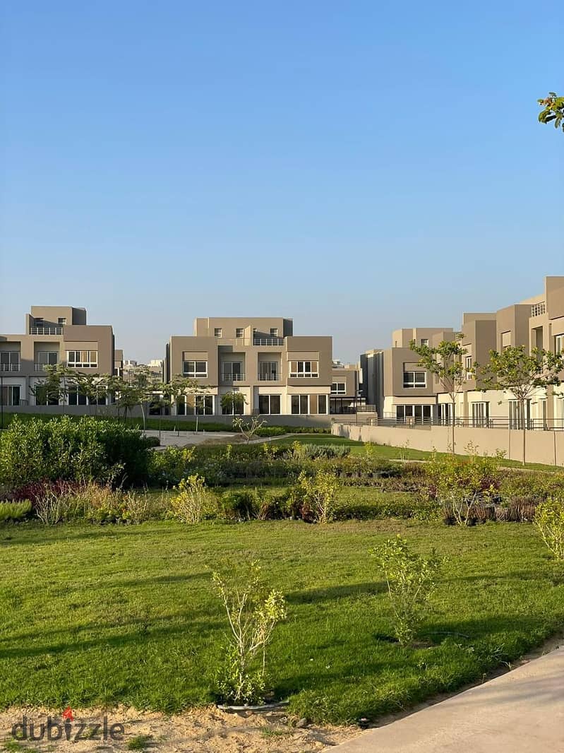 Receive immediately a twin house of 395 sqm in ETAPA Compound, Sheikh Zayed, with installments over 10 years. 52