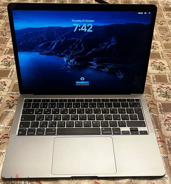 macbook air M1 13.3 inches 0