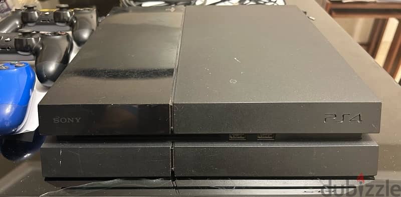 PS4 1tb with 3 original controllers 1