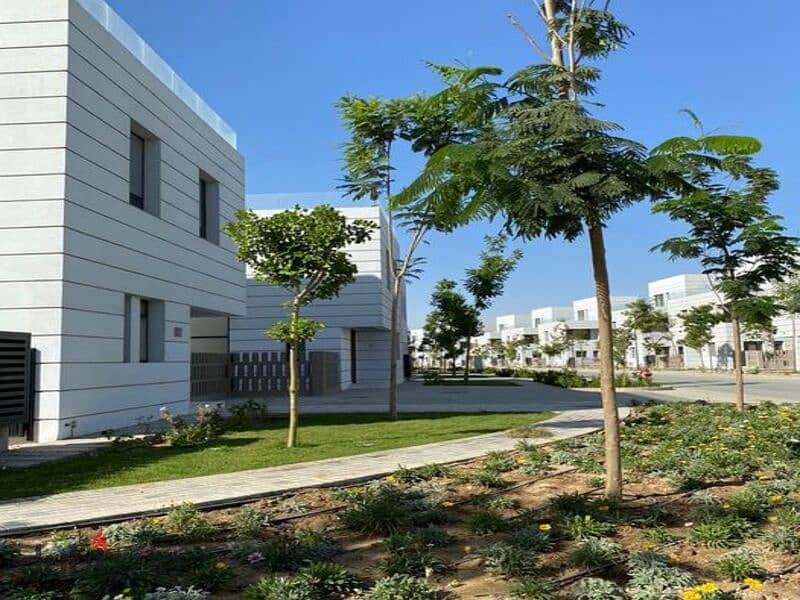 Independent villa for sale 340 m, immediate delivery, fully finished, ready for furniture in Al Burouj Compound, Al Shorouk, next to the International 12