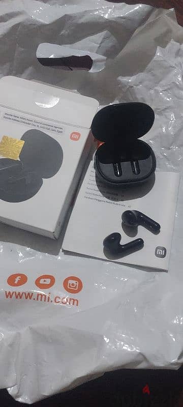 airbuds redmii buds 4 lite للبيع مستعمله بحاله ممتازة