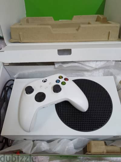 Xbox Series S 512gb اكس بوكس سيريس اس حالة ممتازه شبه جديد