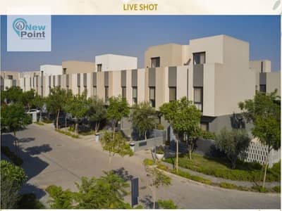 On the Cairo-Ismailia Road, in a ready-to-move-in compound, receive immediately a duplex with a garden of 175 m in Shorouk City