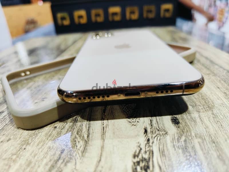 iPhone 11Pro Max Gold New 1