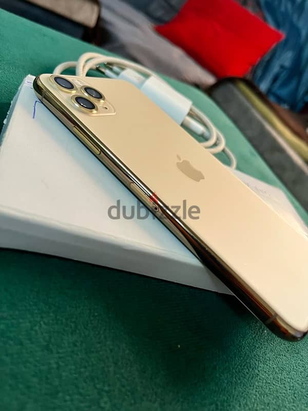 iPhone 11Pro Max Gold New 4