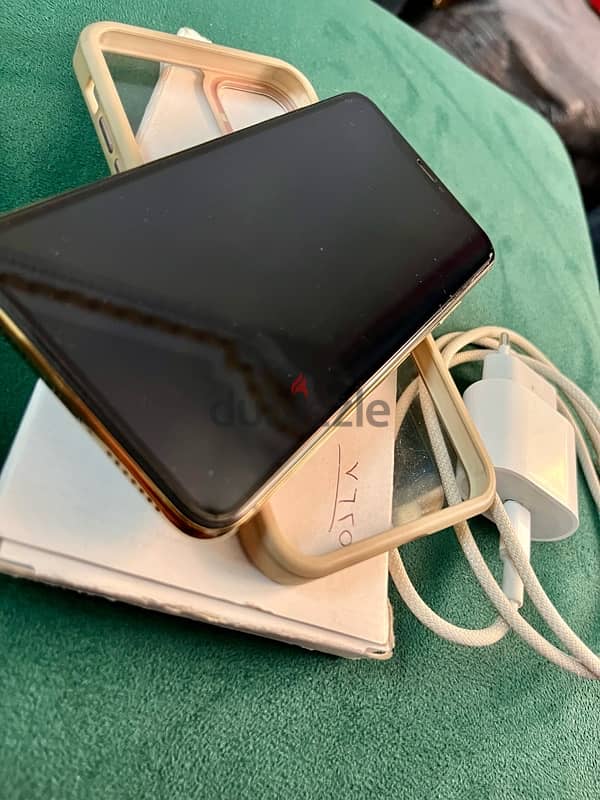 iPhone 11Pro Max Gold New 8