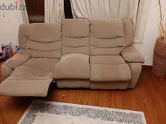 recliner with a lazy boy chair انتريه ٢ كنبه و كرسي حالته ممتازه 0