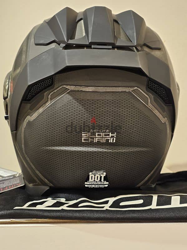 icon helmet brand new 2024 from USA  خوزة 18