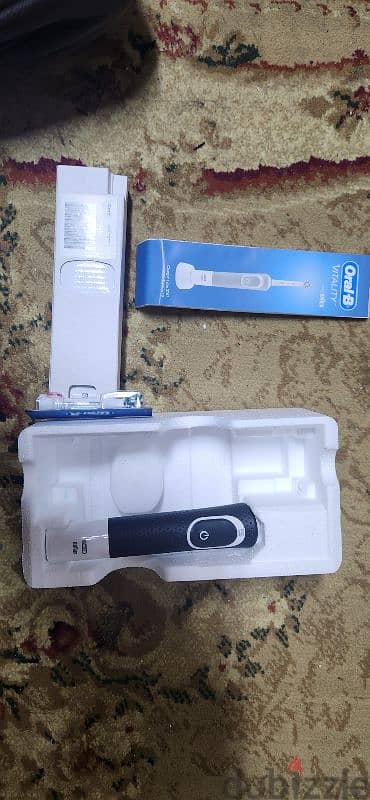 Oral B Vitality 100 فرشاه اسنان كهربائيه cross section 1