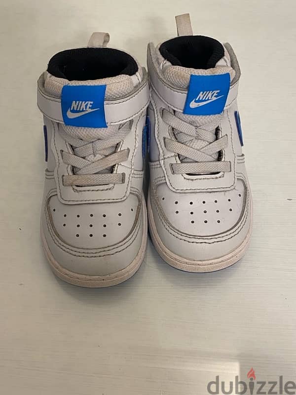 Nike shoes , excellent condition 2