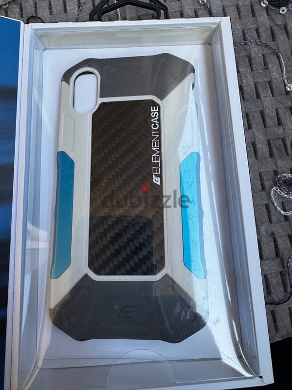 case iPhone xor Xs 4