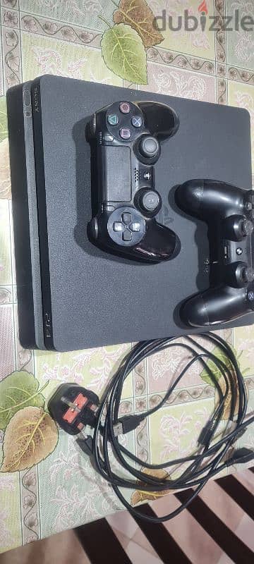 ps4 500GB slim with 2 joysticks 2