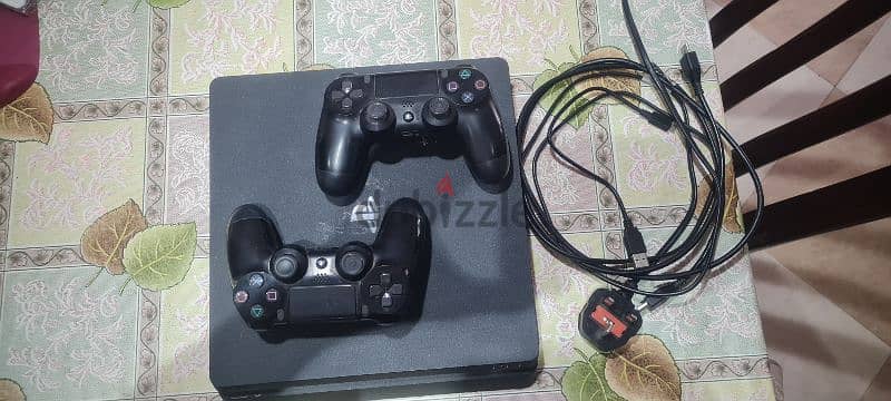 ps4 500GB slim with 2 joysticks 0