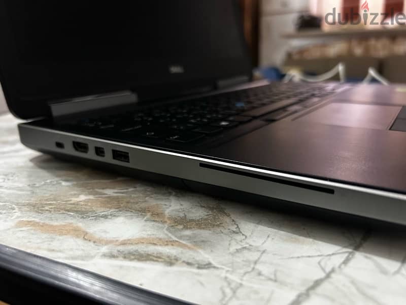 Dell Precision 7520 للبيع بحالة الزيرو 4