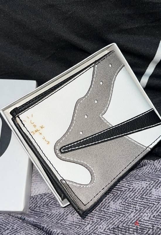 Travis scott jordan wallet + Its card holder 1