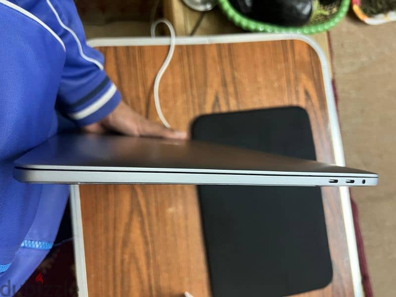 macbook 2019 core i9 from noon 8