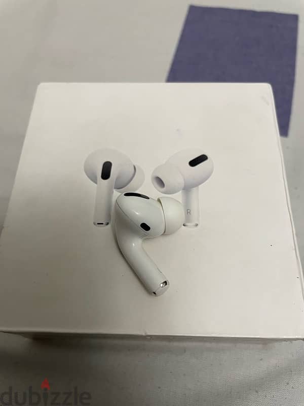 Original apple airpods pro 1 used for one year for sale 1