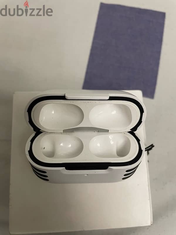 Original apple airpods pro 1 used for one year for sale 2