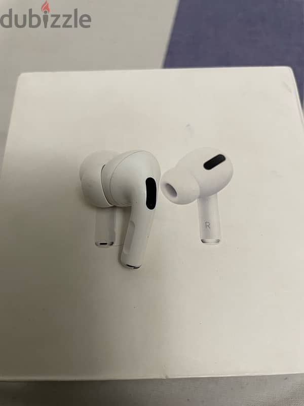 Original apple airpods pro 1 used for one year for sale 4