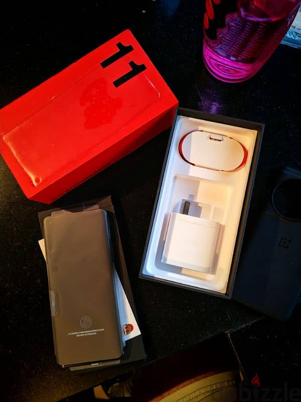 one plus 11 5G like new condition snap dragon 8 gen 2 1