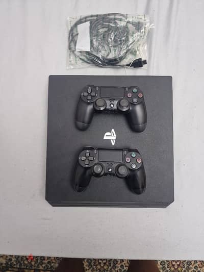 PlayStation 4 pro 1 tera + 2 controll original