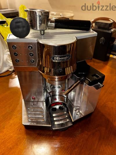 Delonghi KG79 Grinder + Delonghi 850. m Cappuccino & Espresso Machine