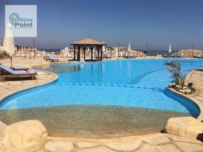 Receive immediately a fully finished penthouse on the sea, 3 rooms, in Blue Blue Ain Sokhna Village