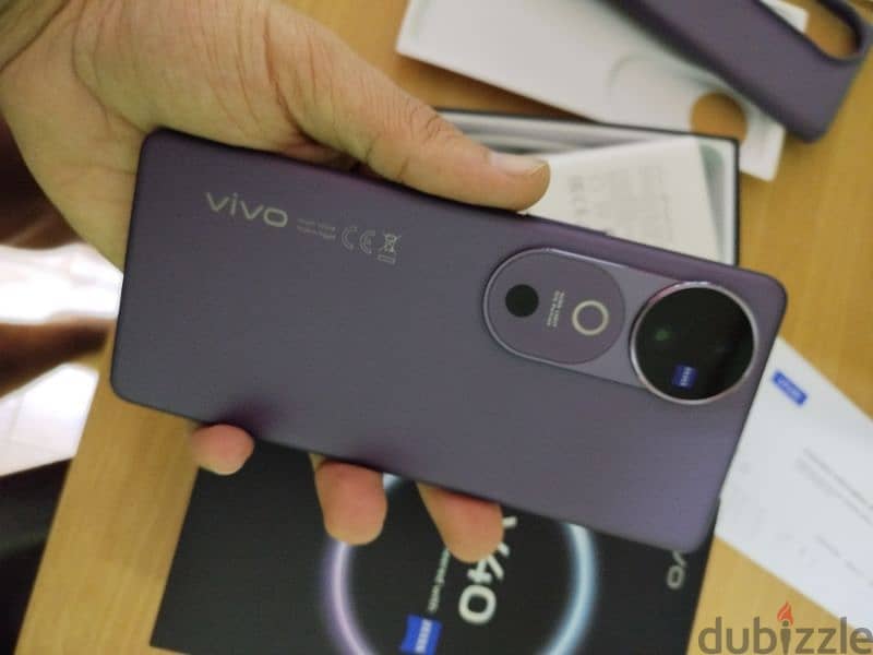 Vivo v40 2