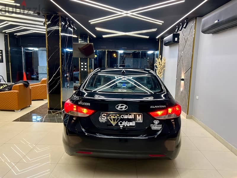 Hyundai Elantra 2012فابريكة 2