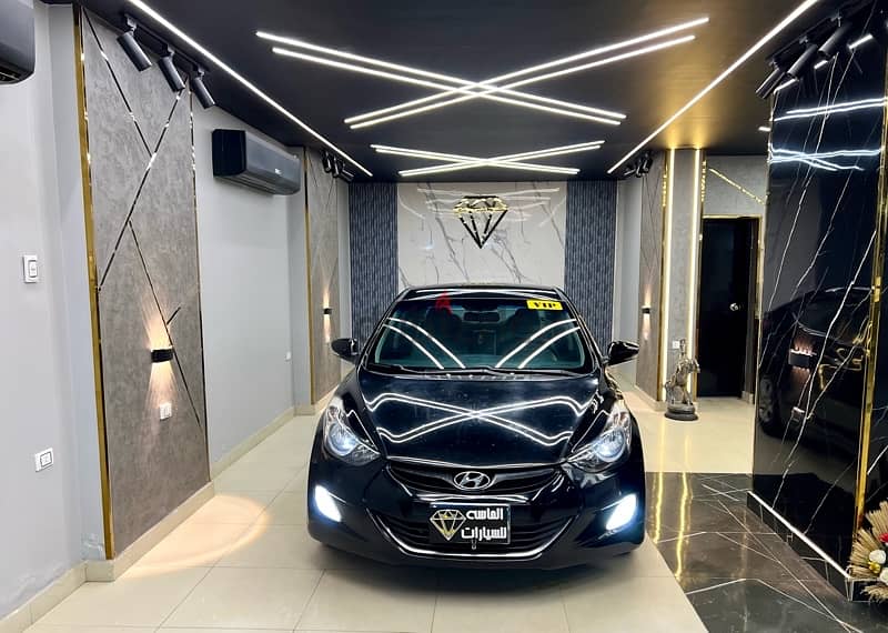 Hyundai Elantra 2012فابريكة 5