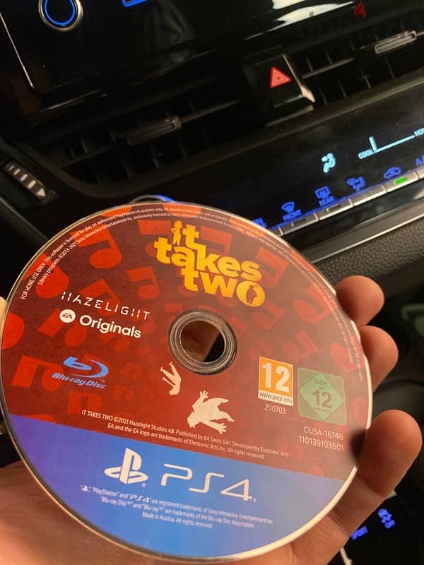 PS4 - it takes two - لعبة  used offline 2