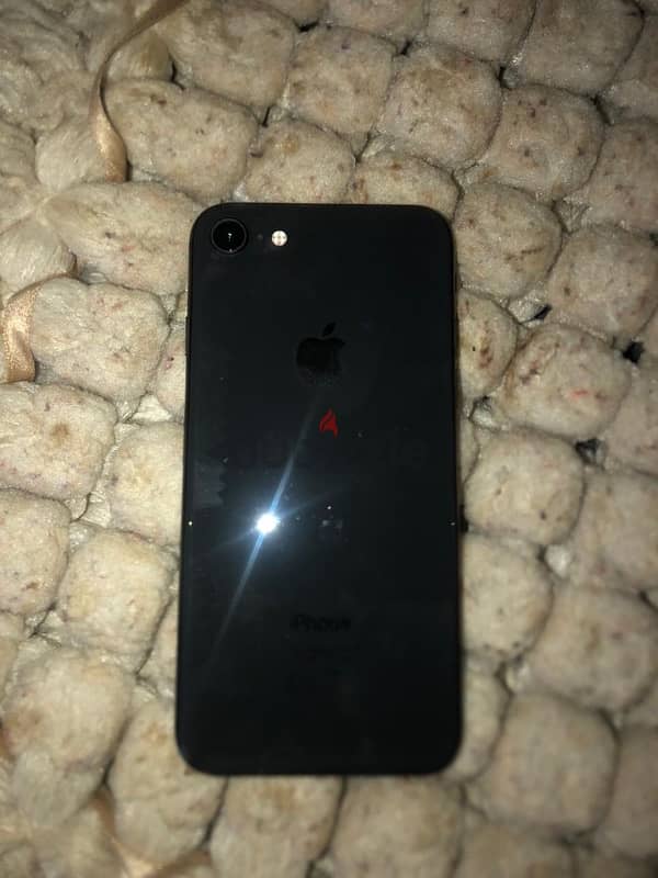 iPhone 8 للبيع او للبدل 1