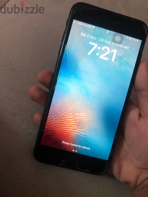 iPhone 8 Plus very good condition ايفون ٨ بلس 4