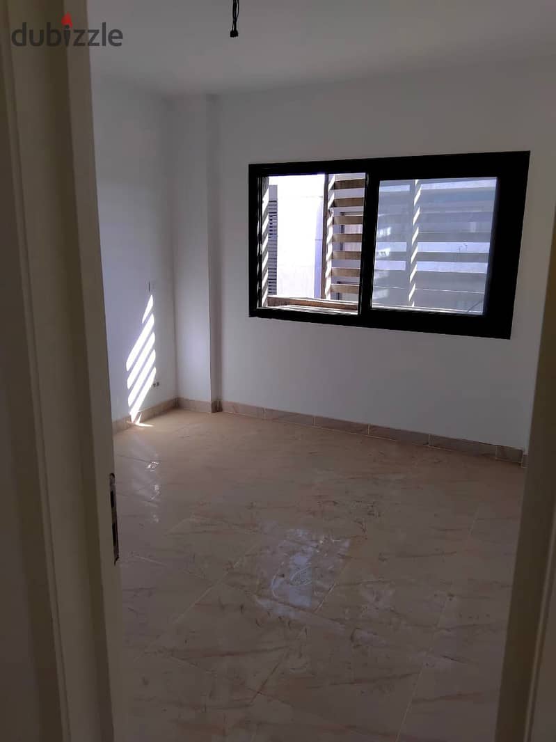 Apartment for sale in Madinaty, B15, with down payment and installments. Immediate transfer in your name without power of attorney. 11