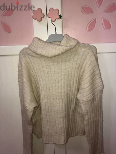 off white turtle neck pullover ( just like new)