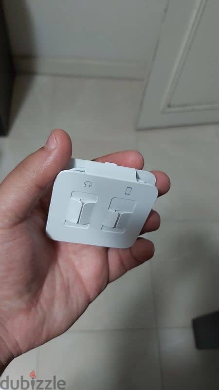 Apple Earpods With lightening connection white 1