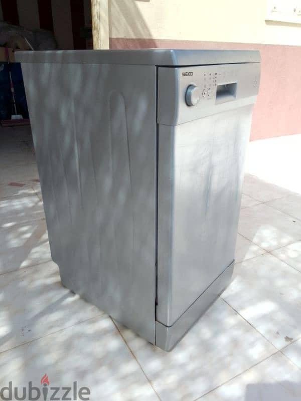 للبيع غسالة اطباق Beko  موديل 1511S 4