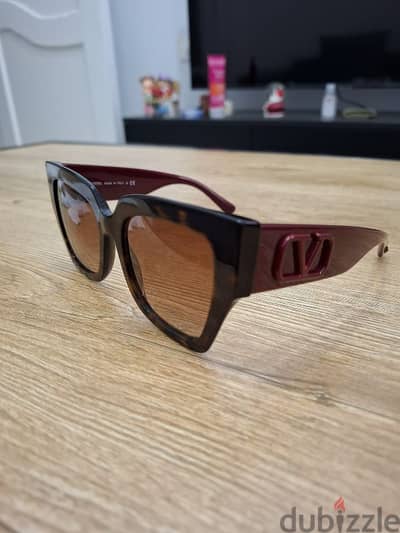 Valentino original sunglasses نضارة فالنتينو اورجينال حالتها ممتازة