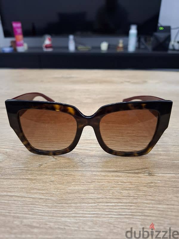 Valentino original sunglasses نضارة فالنتينو اورجينال حالتها ممتازة 1