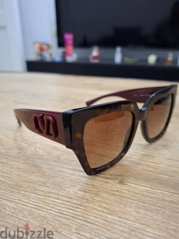 Valentino original sunglasses نضارة فالنتينو اورجينال حالتها ممتازة 3