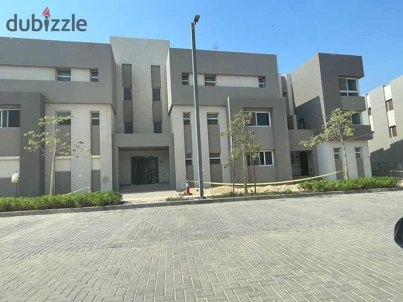 Twin house available for immediate delivery in the heart of Sheikh Zayed, just steps away from Al Ahly Club, in the Etapa compound. 19