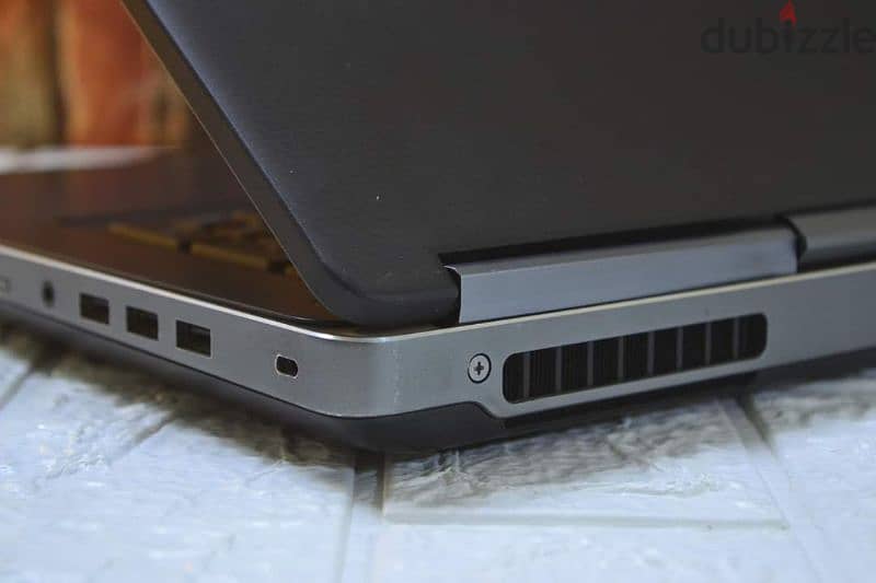 dell precision 7720 اقرا الوصف جيدا 1