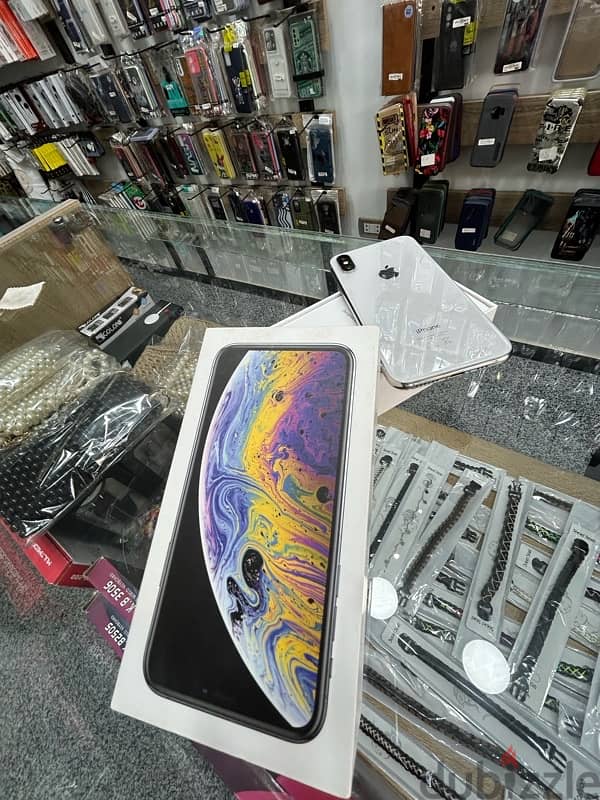 I phone  xs حاله نضيفه جدا متفتحش بالعلبه بتاعتوا 2