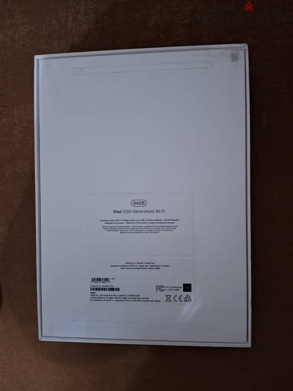 ipad 10th generation wifi 46gb with its case 3